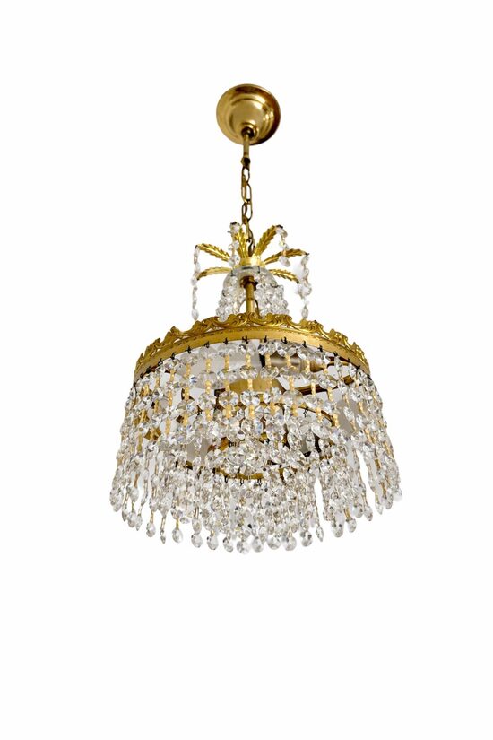 Neliela kristāla lustra